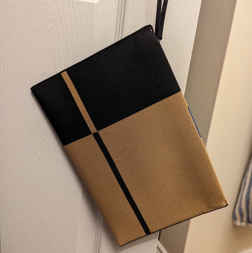 Rothy's essential pouch